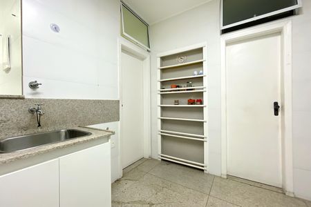 Apartamento à venda com 210m², 4 quartos e 1 vaga Apartamento à venda com 210m², 4 quartos e 1 vagaÁrea de Serviço