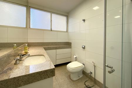 Apartamento à venda com 210m², 4 quartos e 1 vaga Apartamento à venda com 210m², 4 quartos e 1 vagaBanheiro