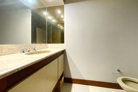 Apartamento à venda com 210m², 4 quartos e 1 vaga Apartamento à venda com 210m², 4 quartos e 1 vagaLavabo