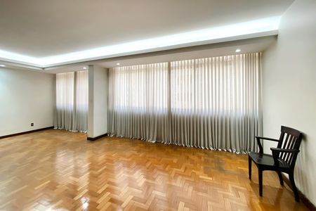 Apartamento à venda com 210m², 4 quartos e 1 vaga Apartamento à venda com 210m², 4 quartos e 1 vagaSala