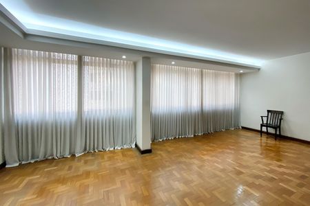 Apartamento à venda com 210m², 4 quartos e 1 vaga Apartamento à venda com 210m², 4 quartos e 1 vagaSala