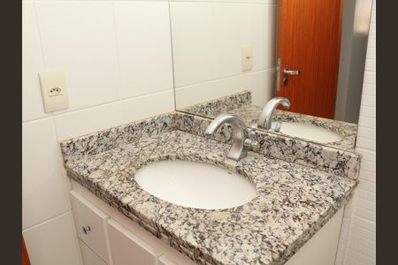 Banheiro da Suíte de apartamento para alugar com 2 quartos, 61m² em Vila Jaragua, Goiânia