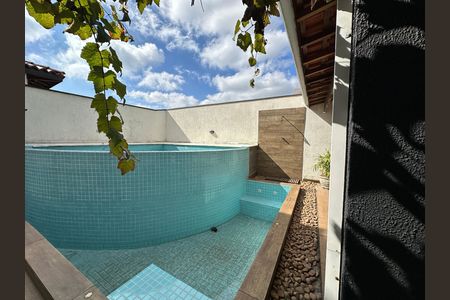 Casa de condomínio à venda com 254m², 4 quartos e 11 vagas Casa de condomínio à venda com 254m², 4 quartos e 11 vagasPiscina