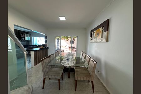 Casa de condomínio à venda com 254m², 4 quartos e 11 vagas Casa de condomínio à venda com 254m², 4 quartos e 11 vagasSala de Jantar