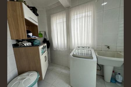 Casa de condomínio à venda com 254m², 4 quartos e 11 vagas Casa de condomínio à venda com 254m², 4 quartos e 11 vagasÁrea de Serviço