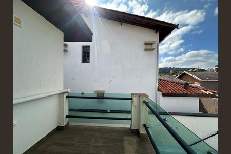 Casa de condomínio à venda com 254m², 4 quartos e 11 vagas Casa de condomínio à venda com 254m², 4 quartos e 11 vagasVaranda