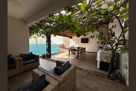 Casa de condomínio à venda com 254m², 4 quartos e 11 vagas Casa de condomínio à venda com 254m², 4 quartos e 11 vagasVaranda gourmet
