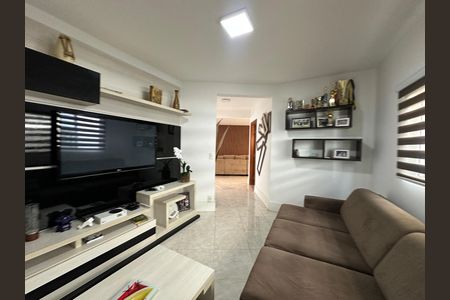 Casa de condomínio à venda com 254m², 4 quartos e 11 vagas Casa de condomínio à venda com 254m², 4 quartos e 11 vagasSala de TV