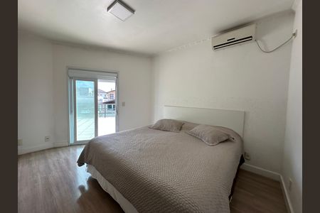 Casa de condomínio à venda com 254m², 4 quartos e 11 vagas Casa de condomínio à venda com 254m², 4 quartos e 11 vagasSuíte 2