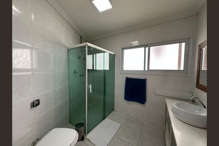Casa de condomínio à venda com 254m², 4 quartos e 11 vagas Casa de condomínio à venda com 254m², 4 quartos e 11 vagasBanheiro social