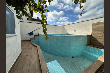 Casa de condomínio à venda com 254m², 4 quartos e 11 vagas Casa de condomínio à venda com 254m², 4 quartos e 11 vagasPiscina
