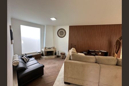Casa de condomínio à venda com 254m², 4 quartos e 11 vagas Casa de condomínio à venda com 254m², 4 quartos e 11 vagasSala