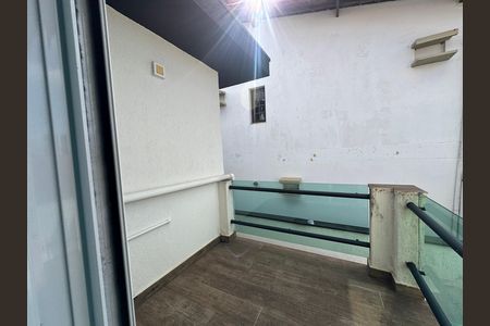 Casa de condomínio à venda com 254m², 4 quartos e 11 vagas Casa de condomínio à venda com 254m², 4 quartos e 11 vagasVaranda