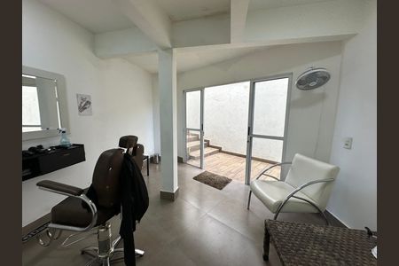 Casa de condomínio à venda com 254m², 4 quartos e 11 vagas Casa de condomínio à venda com 254m², 4 quartos e 11 vagasÁrea comum