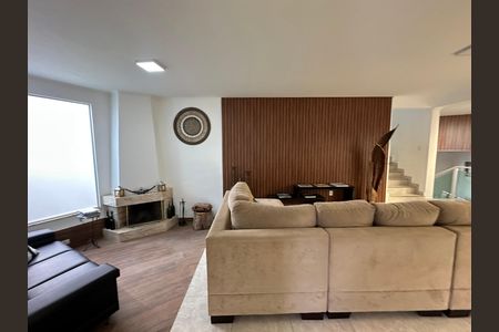 Casa de condomínio à venda com 254m², 4 quartos e 11 vagas Casa de condomínio à venda com 254m², 4 quartos e 11 vagasSala