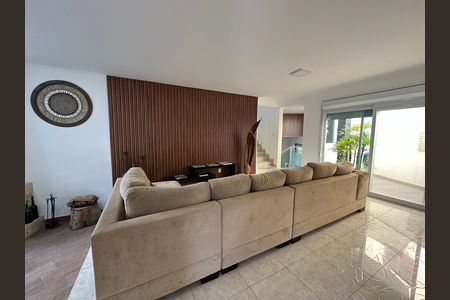 Casa de condomínio à venda com 254m², 4 quartos e 11 vagas Casa de condomínio à venda com 254m², 4 quartos e 11 vagasSala