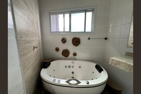 Casa de condomínio à venda com 254m², 4 quartos e 11 vagas Casa de condomínio à venda com 254m², 4 quartos e 11 vagasBanheiro da Suíte 2