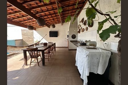 Casa de condomínio à venda com 254m², 4 quartos e 11 vagas Casa de condomínio à venda com 254m², 4 quartos e 11 vagasVaranda gourmet