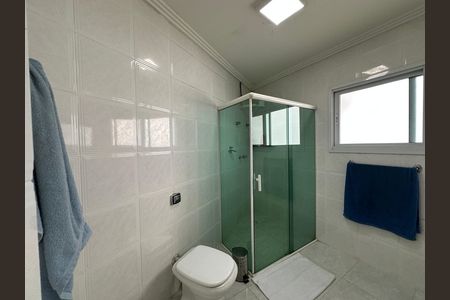 Casa de condomínio à venda com 254m², 4 quartos e 11 vagas Casa de condomínio à venda com 254m², 4 quartos e 11 vagasBanheiro social