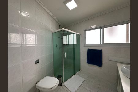 Casa de condomínio à venda com 254m², 4 quartos e 11 vagas Casa de condomínio à venda com 254m², 4 quartos e 11 vagasBanheiro social