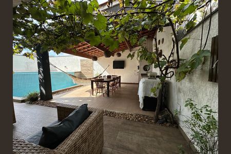 Casa de condomínio à venda com 254m², 4 quartos e 11 vagas Casa de condomínio à venda com 254m², 4 quartos e 11 vagasVaranda gourmet