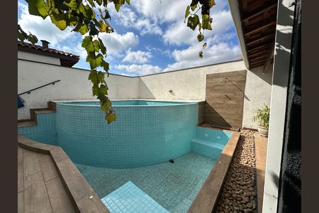 Casa de condomínio à venda com 254m², 4 quartos e 11 vagas Casa de condomínio à venda com 254m², 4 quartos e 11 vagasPiscina