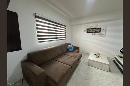 Casa de condomínio à venda com 254m², 4 quartos e 11 vagas Casa de condomínio à venda com 254m², 4 quartos e 11 vagasSala de TV