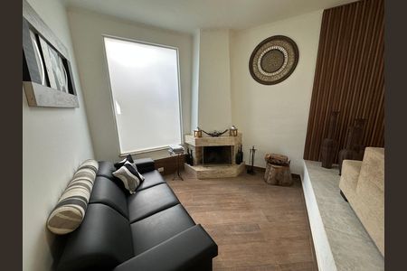 Casa de condomínio à venda com 254m², 4 quartos e 11 vagas Casa de condomínio à venda com 254m², 4 quartos e 11 vagasSala