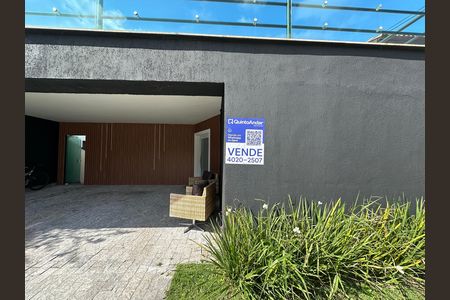 Casa de condomínio à venda com 254m², 4 quartos e 11 vagas Casa de condomínio à venda com 254m², 4 quartos e 11 vagasFachada