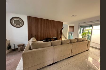 Casa de condomínio à venda com 254m², 4 quartos e 11 vagas Casa de condomínio à venda com 254m², 4 quartos e 11 vagasSala