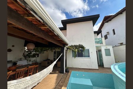 Casa de condomínio à venda com 254m², 4 quartos e 11 vagas Casa de condomínio à venda com 254m², 4 quartos e 11 vagasVaranda gourmet