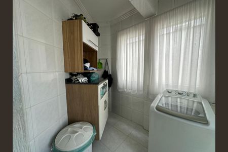 Casa de condomínio à venda com 254m², 4 quartos e 11 vagas Casa de condomínio à venda com 254m², 4 quartos e 11 vagasÁrea de Serviço