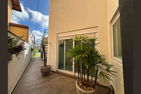 Casa de condomínio à venda com 254m², 4 quartos e 11 vagas Casa de condomínio à venda com 254m², 4 quartos e 11 vagasQuintal
