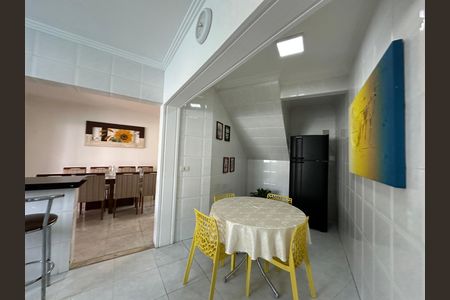 Casa de condomínio à venda com 254m², 4 quartos e 11 vagas Casa de condomínio à venda com 254m², 4 quartos e 11 vagasCozinha