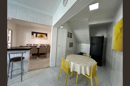 Casa de condomínio à venda com 254m², 4 quartos e 11 vagas Casa de condomínio à venda com 254m², 4 quartos e 11 vagasCozinha