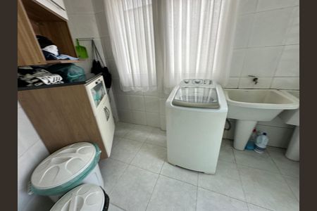 Casa de condomínio à venda com 254m², 4 quartos e 11 vagas Casa de condomínio à venda com 254m², 4 quartos e 11 vagasÁrea de Serviço