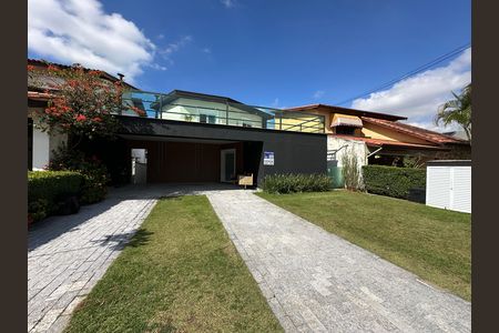 Casa de condomínio à venda com 254m², 4 quartos e 11 vagas Casa de condomínio à venda com 254m², 4 quartos e 11 vagasFachada