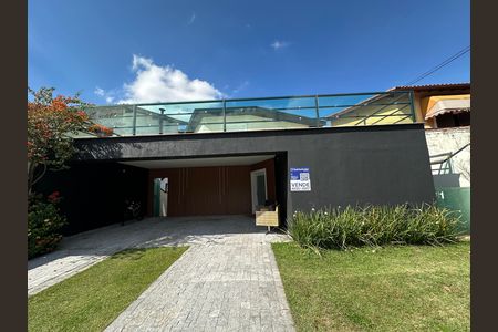 Casa de condomínio à venda com 254m², 4 quartos e 11 vagas Casa de condomínio à venda com 254m², 4 quartos e 11 vagasFachada