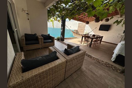 Casa de condomínio à venda com 254m², 4 quartos e 11 vagas Casa de condomínio à venda com 254m², 4 quartos e 11 vagasVaranda gourmet