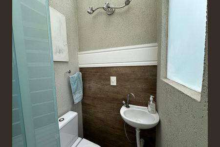 Casa de condomínio à venda com 254m², 4 quartos e 11 vagas Casa de condomínio à venda com 254m², 4 quartos e 11 vagasÁrea comum