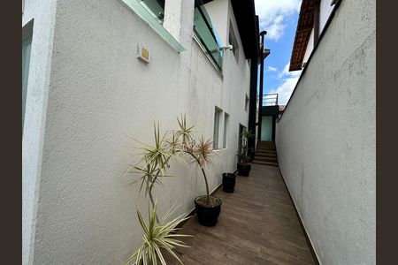 Casa de condomínio à venda com 254m², 4 quartos e 11 vagas Casa de condomínio à venda com 254m², 4 quartos e 11 vagasQuintal