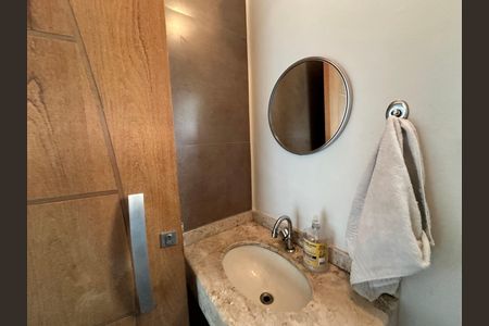 Casa de condomínio à venda com 254m², 4 quartos e 11 vagas Casa de condomínio à venda com 254m², 4 quartos e 11 vagasLavabo