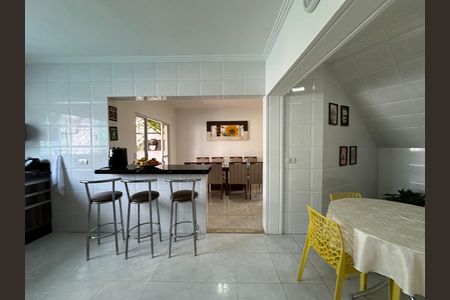 Casa de condomínio à venda com 254m², 4 quartos e 11 vagas Casa de condomínio à venda com 254m², 4 quartos e 11 vagasCozinha