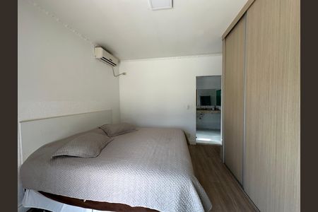 Casa de condomínio à venda com 254m², 4 quartos e 11 vagas Casa de condomínio à venda com 254m², 4 quartos e 11 vagasSuíte 2