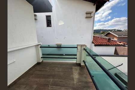 Casa de condomínio à venda com 254m², 4 quartos e 11 vagas Casa de condomínio à venda com 254m², 4 quartos e 11 vagasVaranda