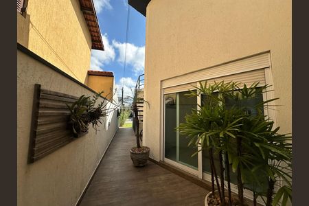 Casa de condomínio à venda com 254m², 4 quartos e 11 vagas Casa de condomínio à venda com 254m², 4 quartos e 11 vagasQuintal