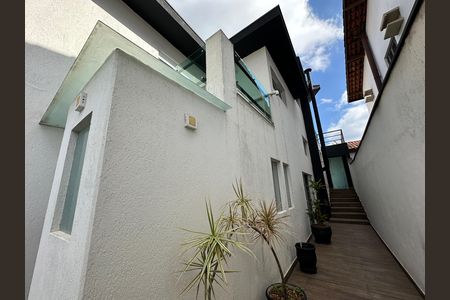 Casa de condomínio à venda com 254m², 4 quartos e 11 vagas Casa de condomínio à venda com 254m², 4 quartos e 11 vagasQuintal