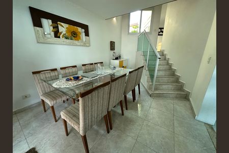 Casa de condomínio à venda com 254m², 4 quartos e 11 vagas Casa de condomínio à venda com 254m², 4 quartos e 11 vagasSala de Jantar