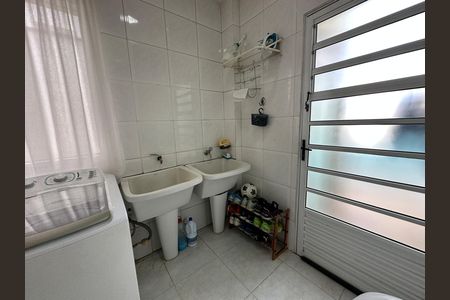Casa de condomínio à venda com 254m², 4 quartos e 11 vagas Casa de condomínio à venda com 254m², 4 quartos e 11 vagasÁrea de Serviço