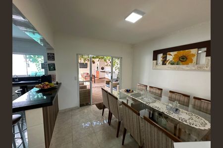 Casa de condomínio à venda com 254m², 4 quartos e 11 vagas Casa de condomínio à venda com 254m², 4 quartos e 11 vagasSala de Jantar